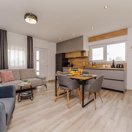 Apartmani Dmarie Privlaka  Exteriör bild