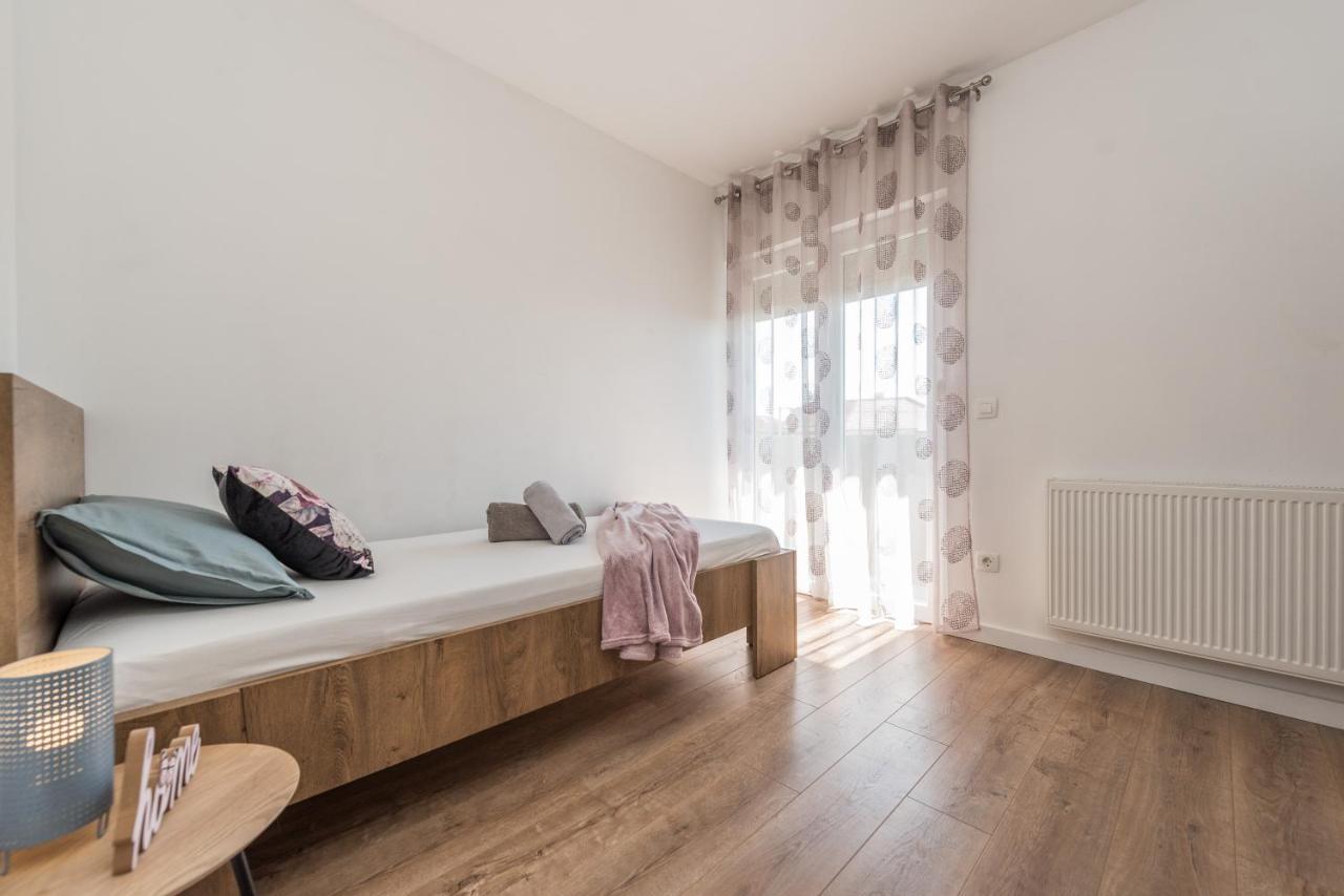 Apartmani Dmarie Privlaka  Exteriör bild