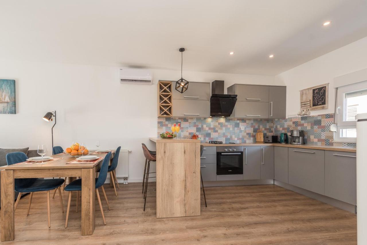 Apartmani Dmarie Privlaka  Exteriör bild