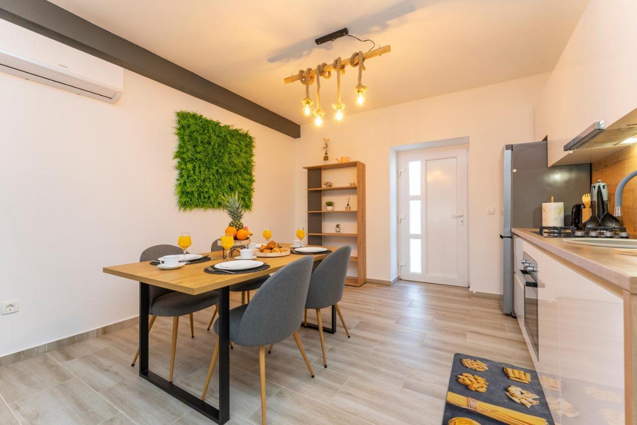 Apartmani Dmarie Privlaka  Exteriör bild