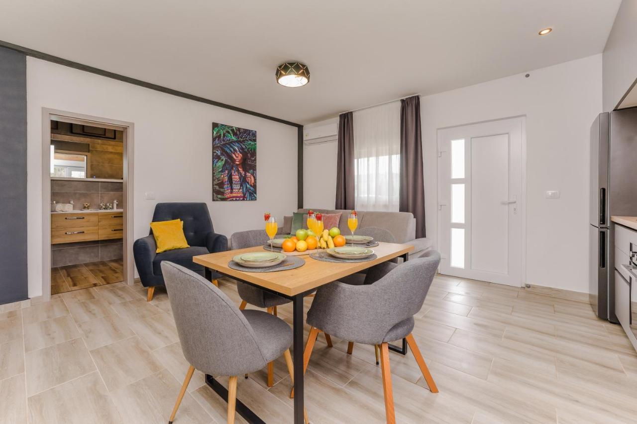 Apartmani Dmarie Privlaka  Exteriör bild